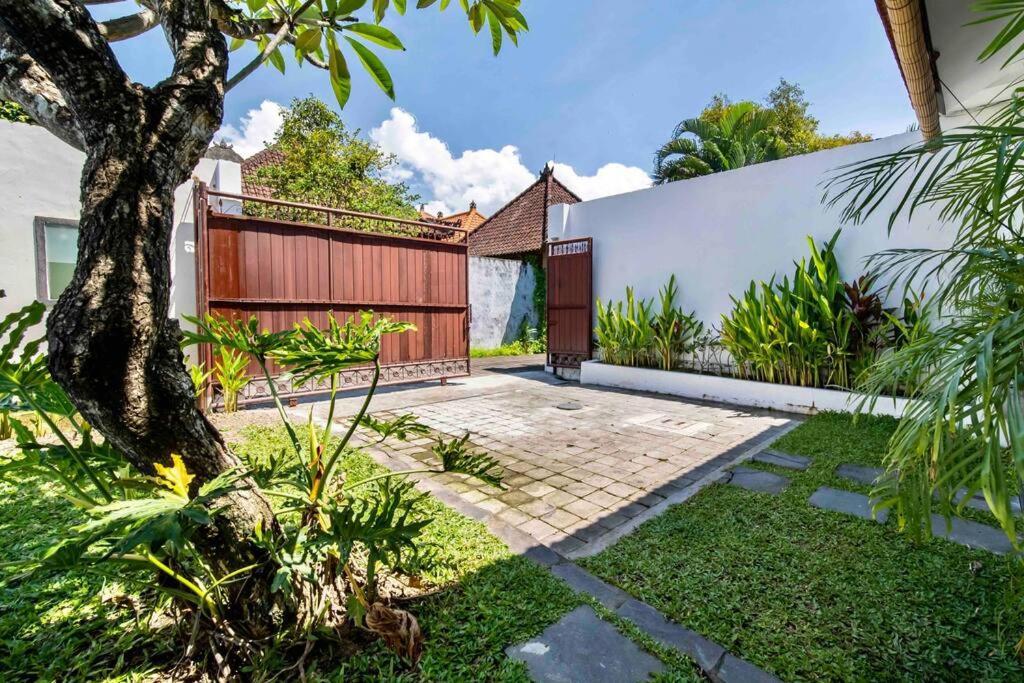 Bens Two-bedroom With Private Swimmingpool Villa
